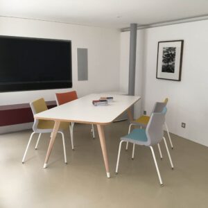 Coworking_work_table